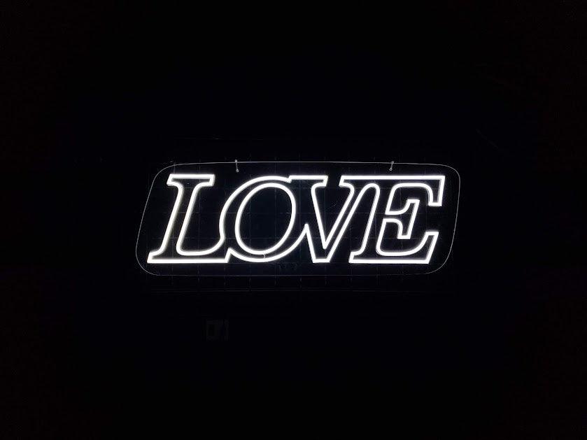 Letreiro Neon Led Love IV 68x25cm - Hause Neon