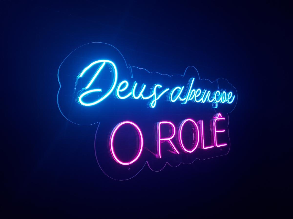 Letreiro Neon Deus abençõe o rolê 95x35cm - Hause Neon