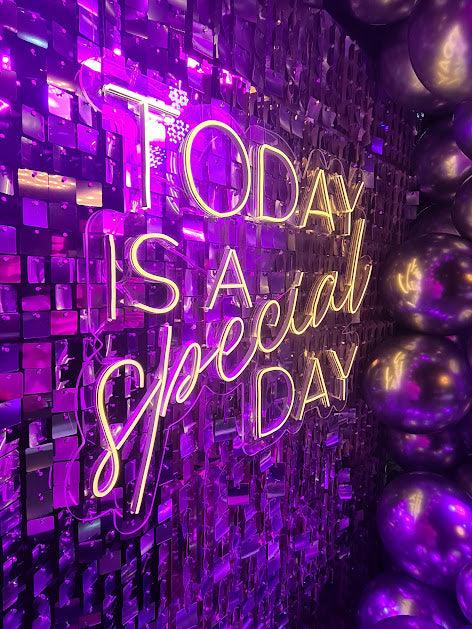 Letreiro Neon Today is a special day 75x55cm - Hause Neon