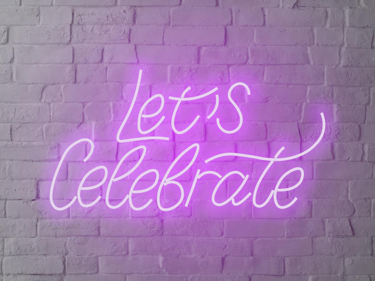 Letreiro Neon Let's Celebrate 60x35cm - Hause Neon