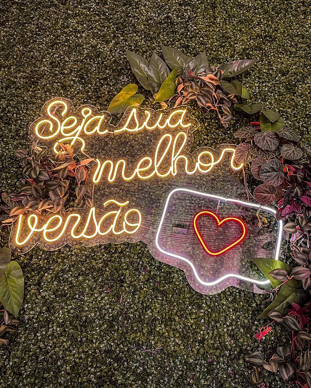 Letreiro Seja sua melhor versão 100x90cm - Hause Neon