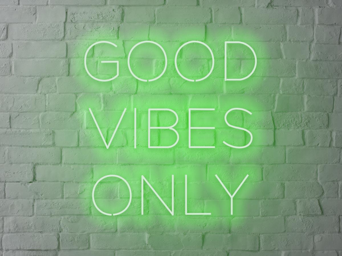 Letreiro Neon Good Vibes Only 60x60cm - Hause Neon