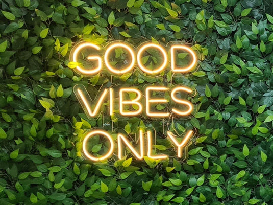 Letreiro Neon Good Vibes Only 60x60cm - Hause Neon